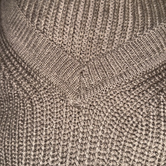 V Neck Sweater - Picture 7 of 7